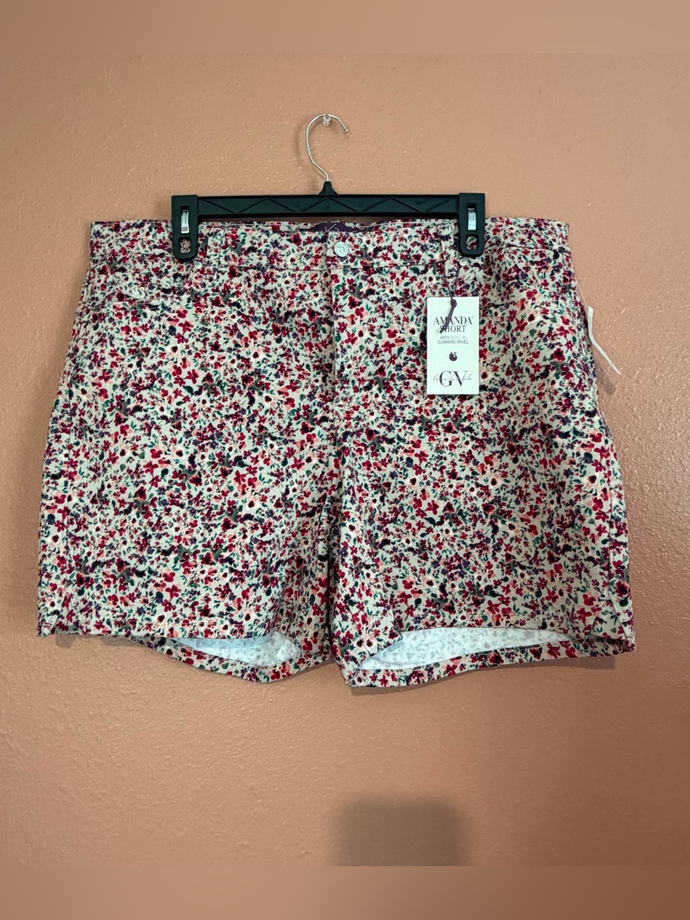 Gloria Vanderbilt Cream Floral Shorts with Red Accents